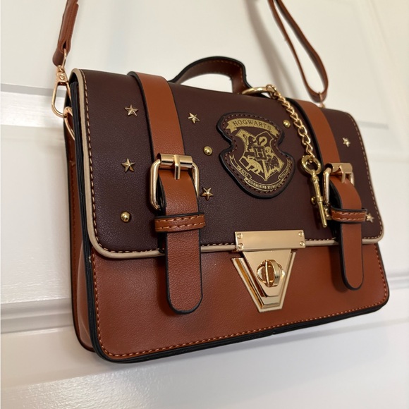 Hogwarts Harry Potter Crossbody Bag - Picture 2 of 7